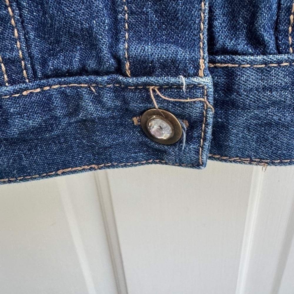 Little Lass 3T Girls Blue Denim Vest Jacket with Flower - Picture 2 of 6